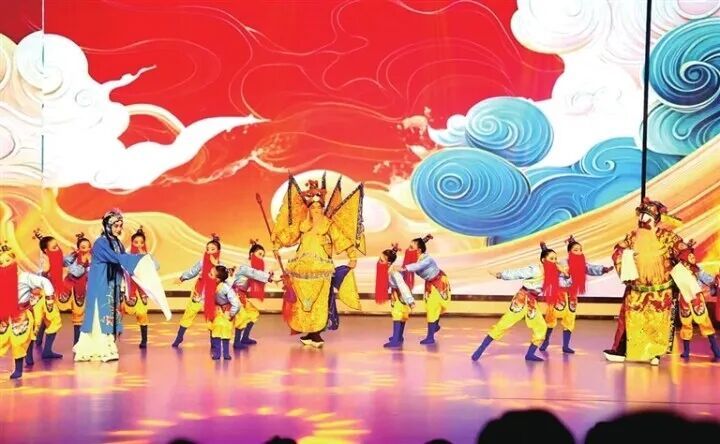 开场舞《戏韵传薪火》
