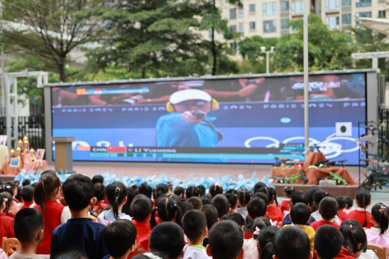 凤凰网|奥运冠军进深圳校园，助力学前教联体发展