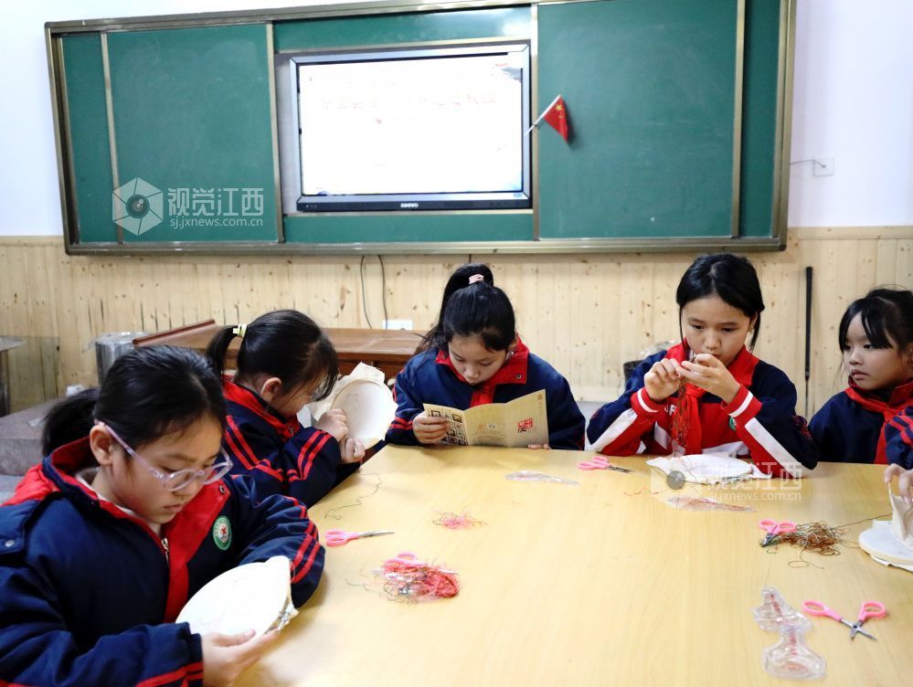江西分宜:夏布刺绣进校园(图)
