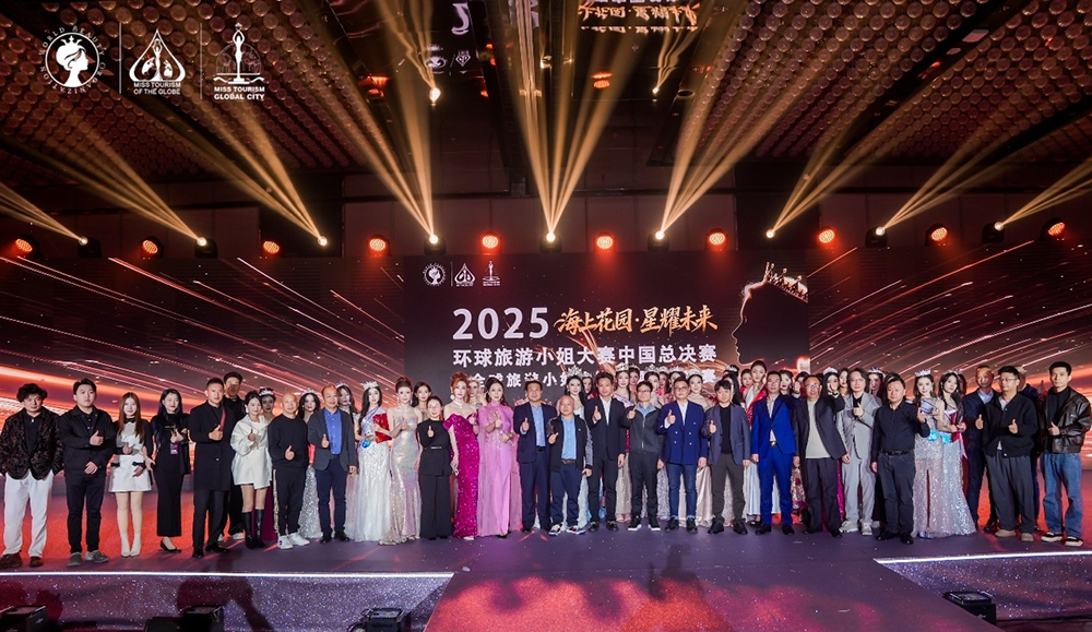 图：领导、嘉宾与选手们的大合影