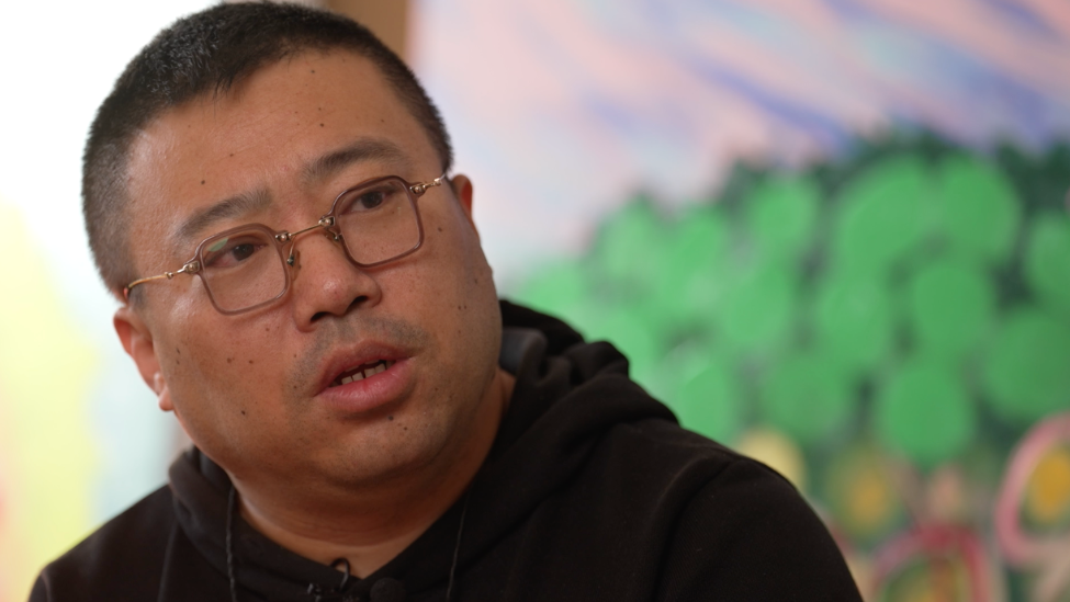 “在985高校裸奔，当众扒女生衣服”，精神分裂症画家姜维：发病初期，有些行为我已控制不了