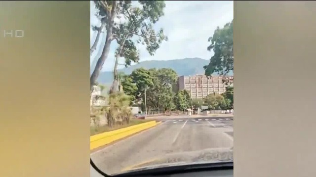 委内瑞拉华人拍摄首都遇袭后街景： 一路上没有车辆、没有行人