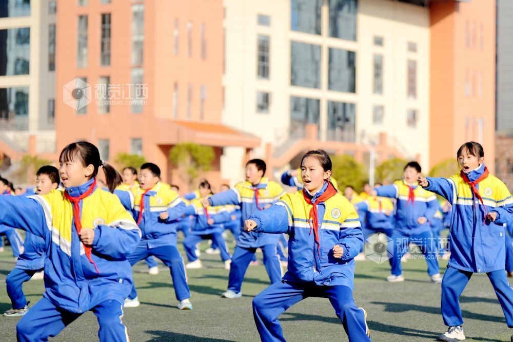 江西上高：阳光大课间 武术进校园（图）