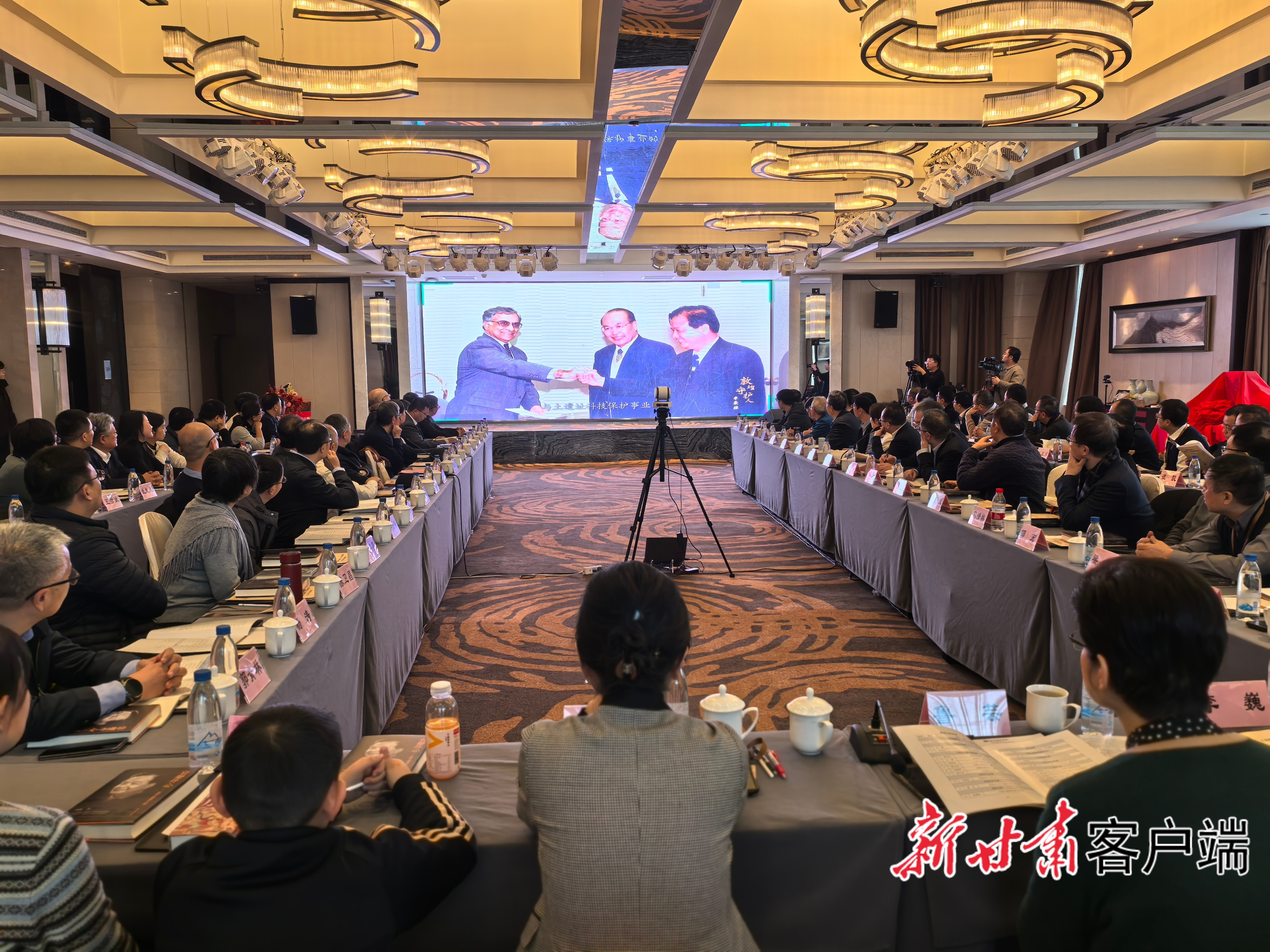 李最雄先生回忆录《岩壁丹心——我的文物保护之路》发布会在兰州举行（图片均由新甘肃&middot;甘肃日报记者白永萍摄）