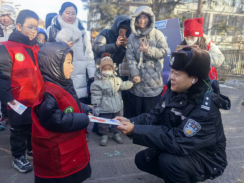 承德市举行“警民同心”主题宣传活动 共庆“中国人民警察节”