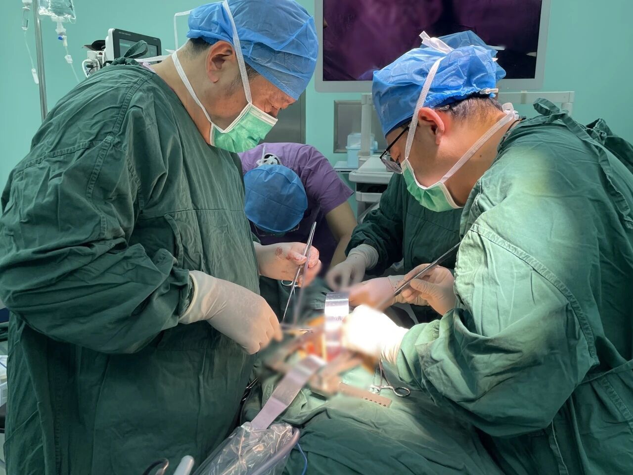 消失的饭?他明明吃了 胃里却没 一年消瘦20斤……