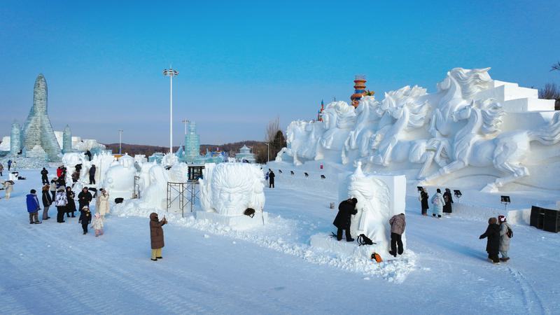 长春国际冰雪雕大赛开启冬日艺术狂欢