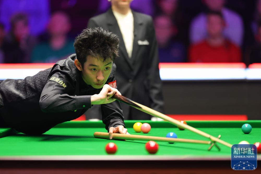 吴宜泽在比赛中