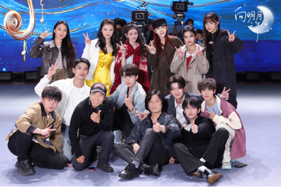 《向明月许愿》圆满杀青!陈鹤一饶嘉迪领衔出演,青春群像定格山海与热爱 《向明月许愿》圆满杀青!陈鹤一饶嘉迪领衔出演,青春群像定格山海与热爱