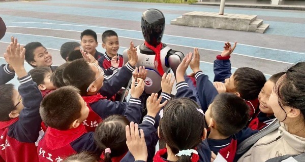 珠海首例 具身智能机器人进校园 开启科技育人新探索