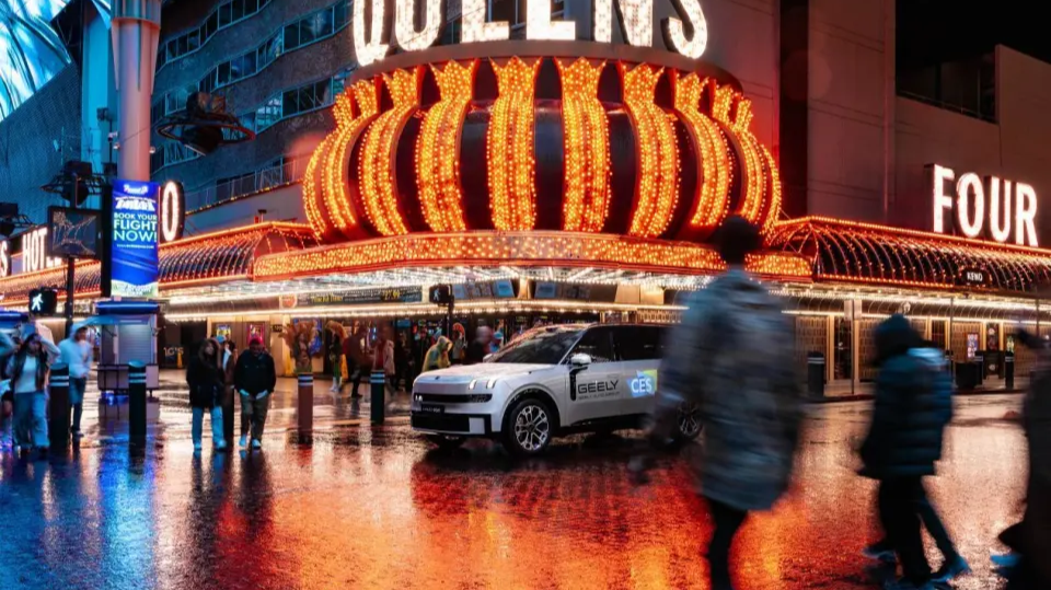 在CES被围观的中国汽车：吉利如何用智能驾驶与豪华座舱打动海外观众？