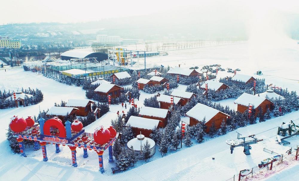 松鸣岩国际滑雪场打造的“西北童话雪乡”