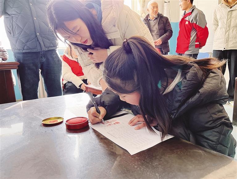 6名学子收到爱心助学金