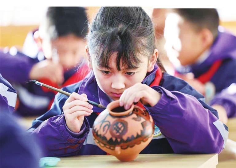 “甘肃彩陶进校园”活动　田蹊