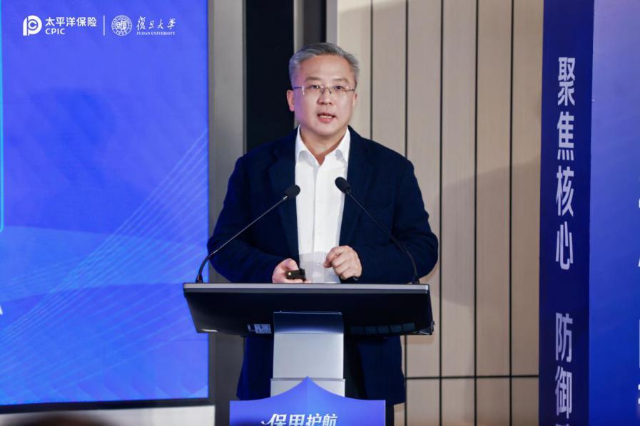 复旦大学公共卫生学院院长何纳分享专项研究报告