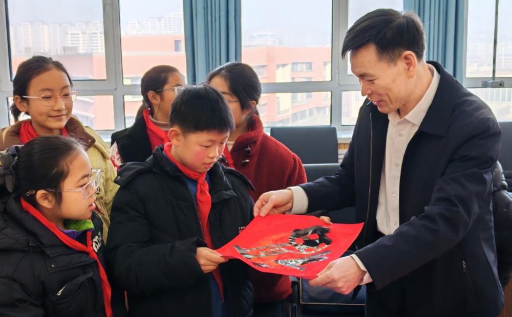 万福迎春润校园 翰墨惠民送福来——山东省文联第十五届“百县千村”书法惠民活动在枣庄举行