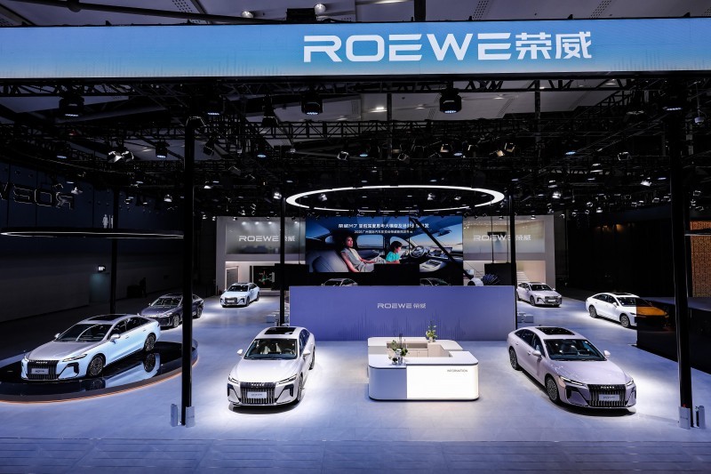 8.58万起，续航超2000km！荣威M7 DMH重塑10万级混动家轿标杆
