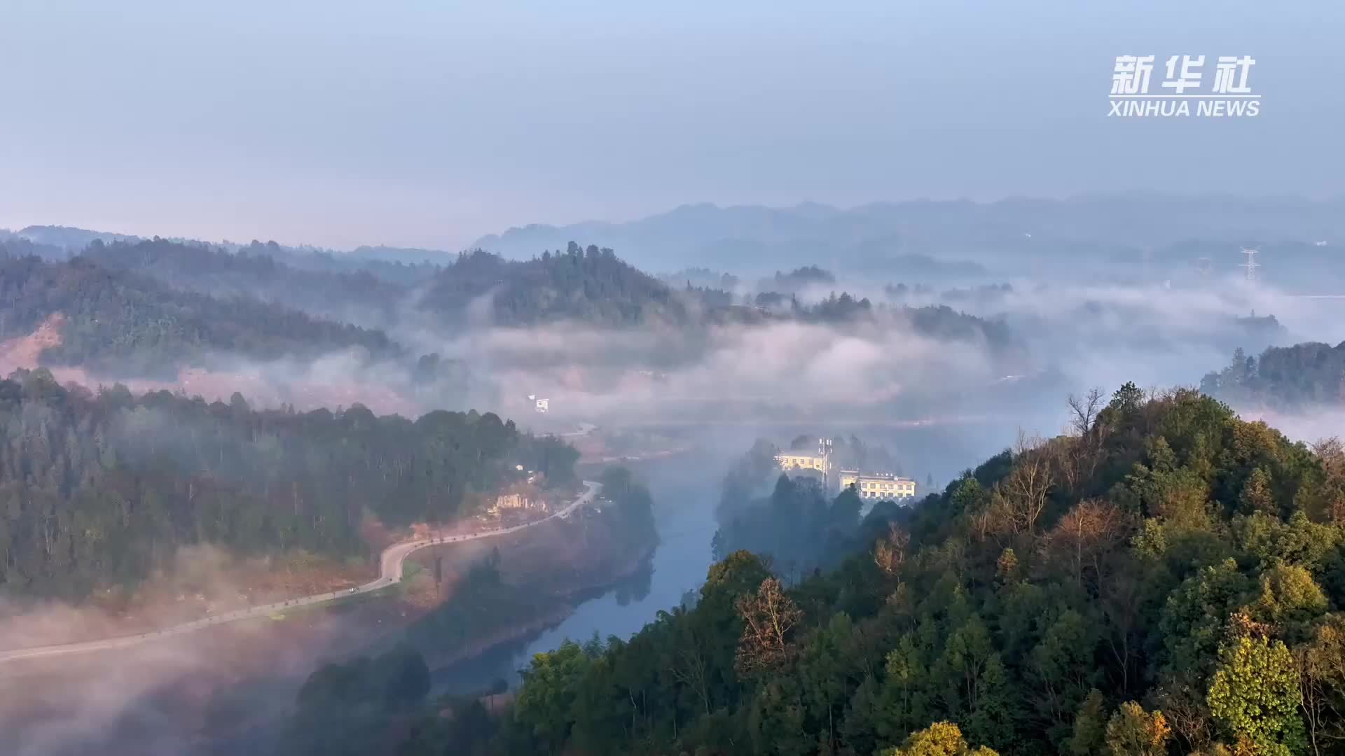 “我们的英语老师退休前是法官”