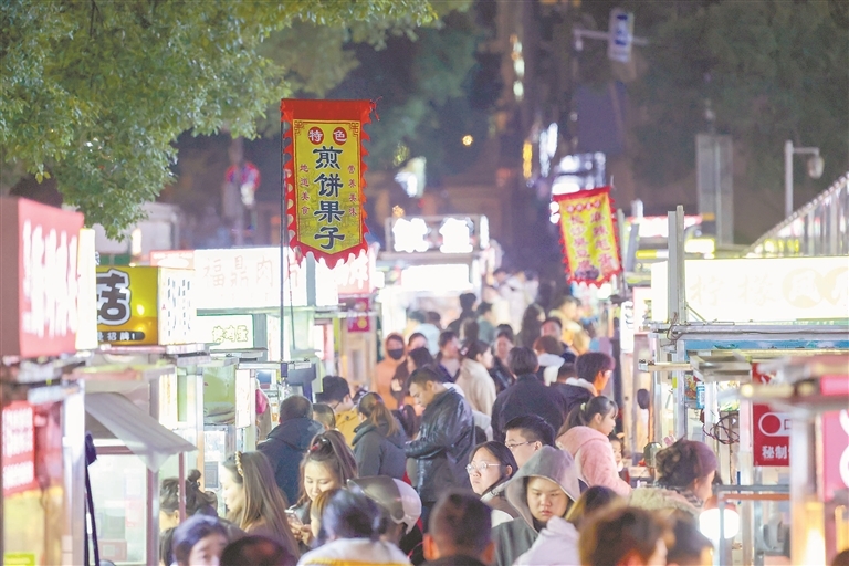 庐山市：逛街品美食 烟火气十足（图）