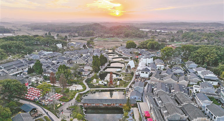 吉安：古村迎客来（图）