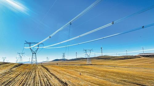 图为张北—胜利特高压工程。 国网冀北电力有限公司供图