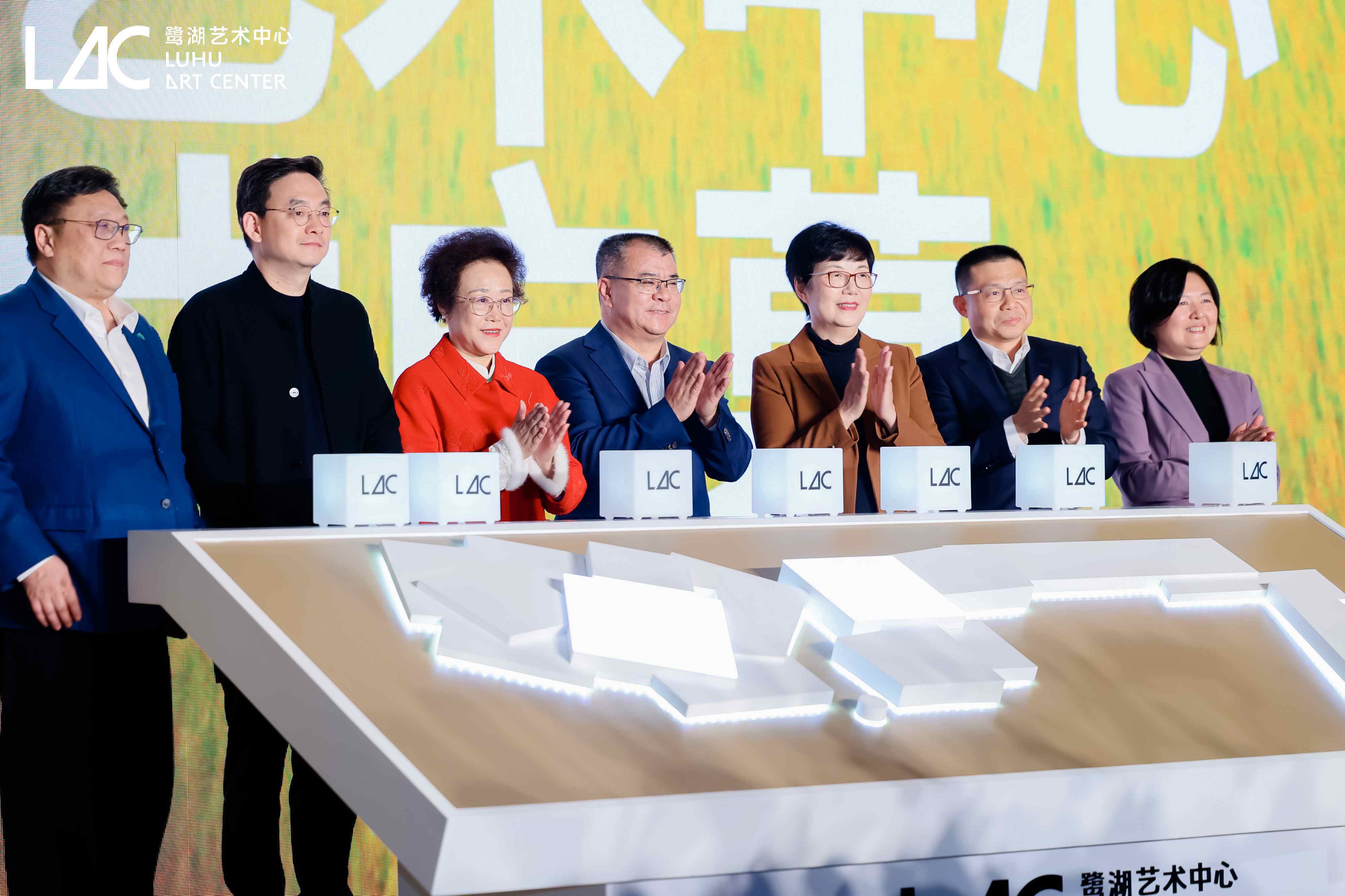 鹭湖艺术中心盛大启幕  国家队运营打造深圳文化新地标，剧院2.0模式赋能城市艺术生活