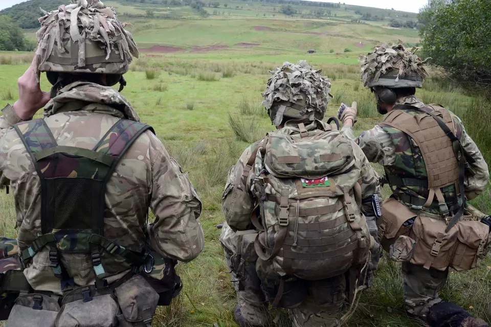 英军史上最大吸毒案曝光:来自传奇部队,小伙子们玩疯了