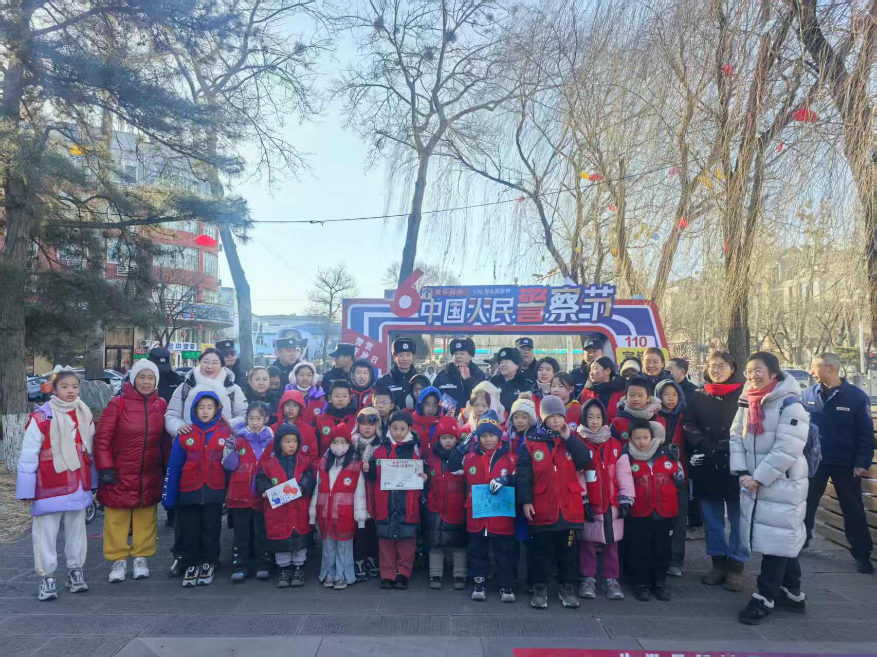 承德市举行“警民同心”主题宣传活动 共庆“中国人民警察节”