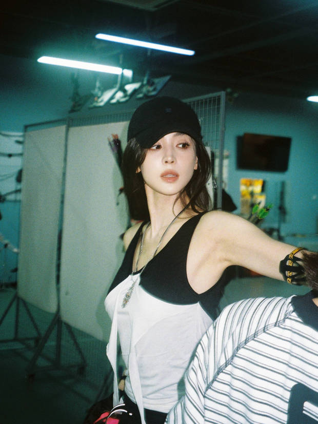 娜扎手臂充满力量。