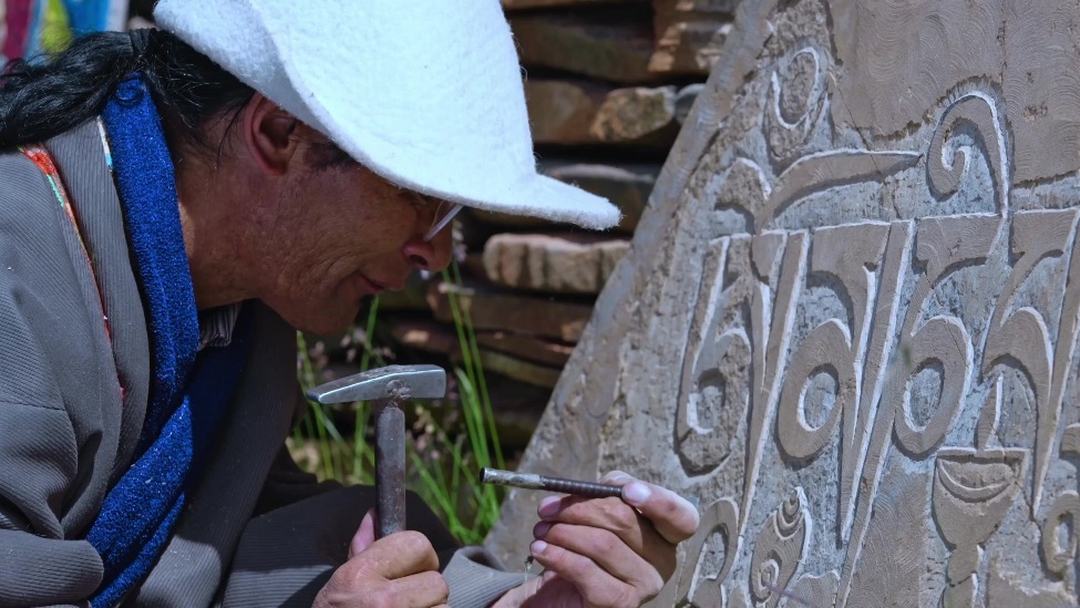 解锁吉尼斯最长玛尼墙：在甘孜刻33年石头是什么体验｜《探秘丝路甘孜·解码川西秘境》第二季