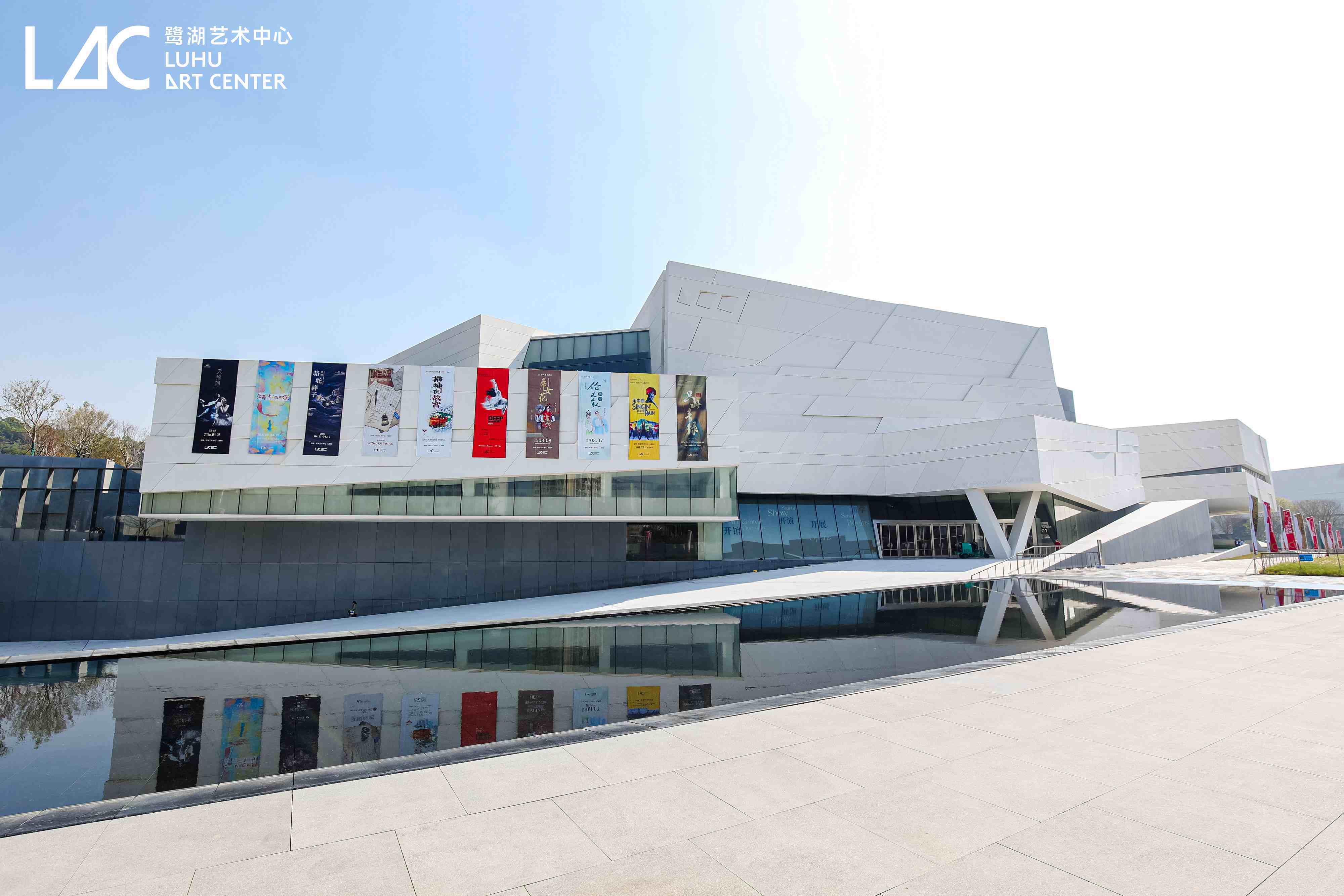 鹭湖艺术中心盛大启幕  国家队运营打造深圳文化新地标，剧院2.0模式赋能城市艺术生活