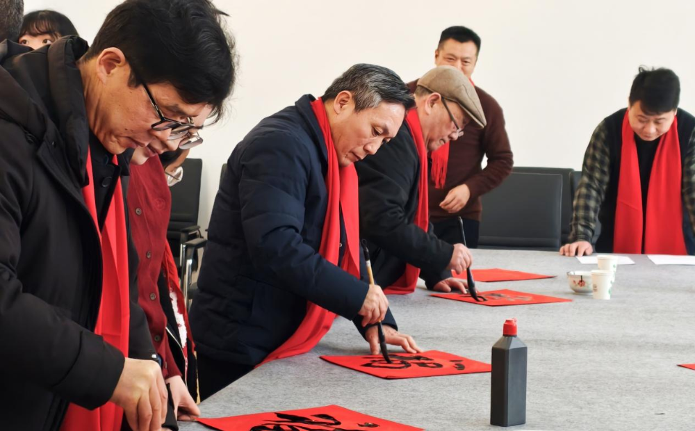 万福迎春润校园 翰墨惠民送福来——山东省文联第十五届“百县千村”书法惠民活动在枣庄举行