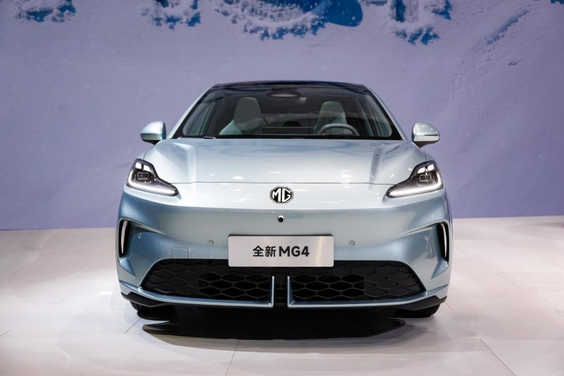 纯电市场重磅交付！全新MG4半固态安芯版携尖端技术亲民而来