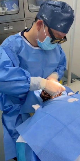 西安市第一医院医疗美容外科成功开展院内首例不剃发植发手术