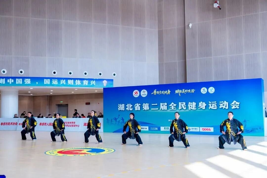 （健身气功比赛现场）