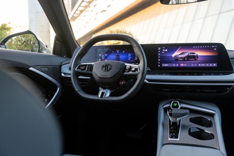 MG7 2026款以全系标配践行平权，高端轿跑体验触手可及