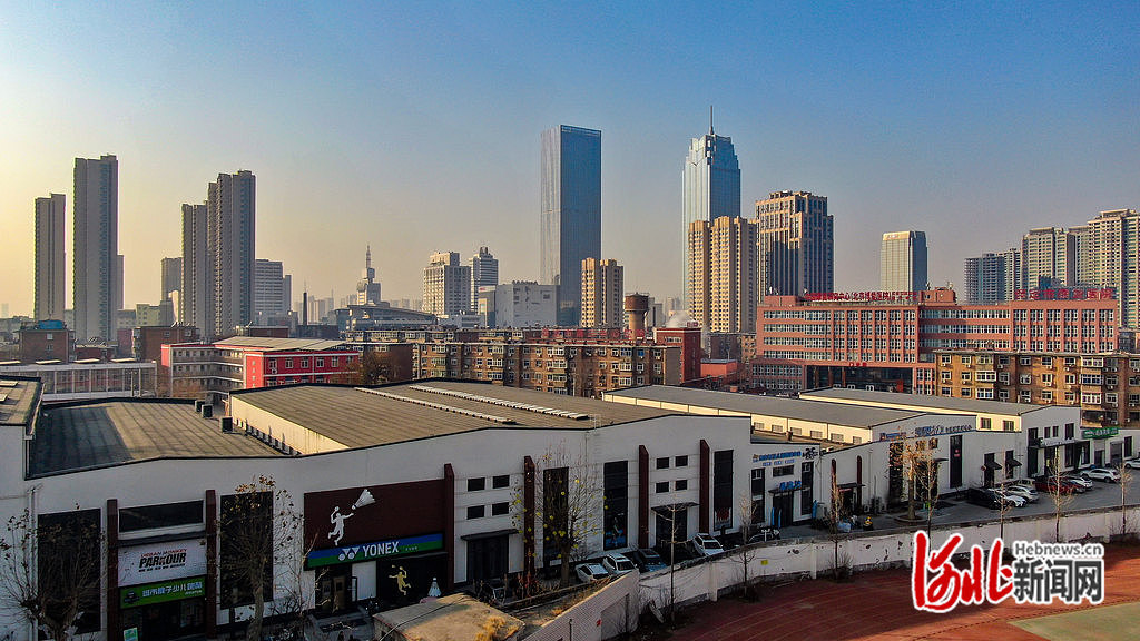 1月14日,无人机拍摄的保定市竞秀区百花1970体育文化园。