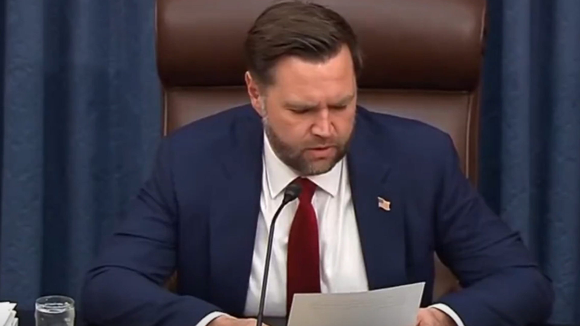 51:50，美参议院否决限制特朗普战争权议案，万斯投下决定性一票