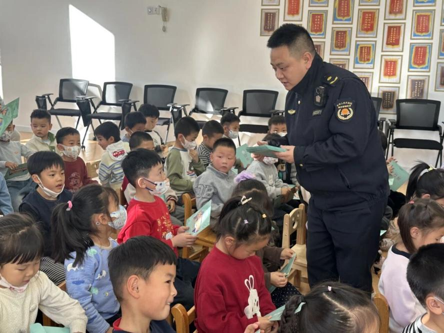 西安经开区:趣味课堂学分类 环保理念植童心