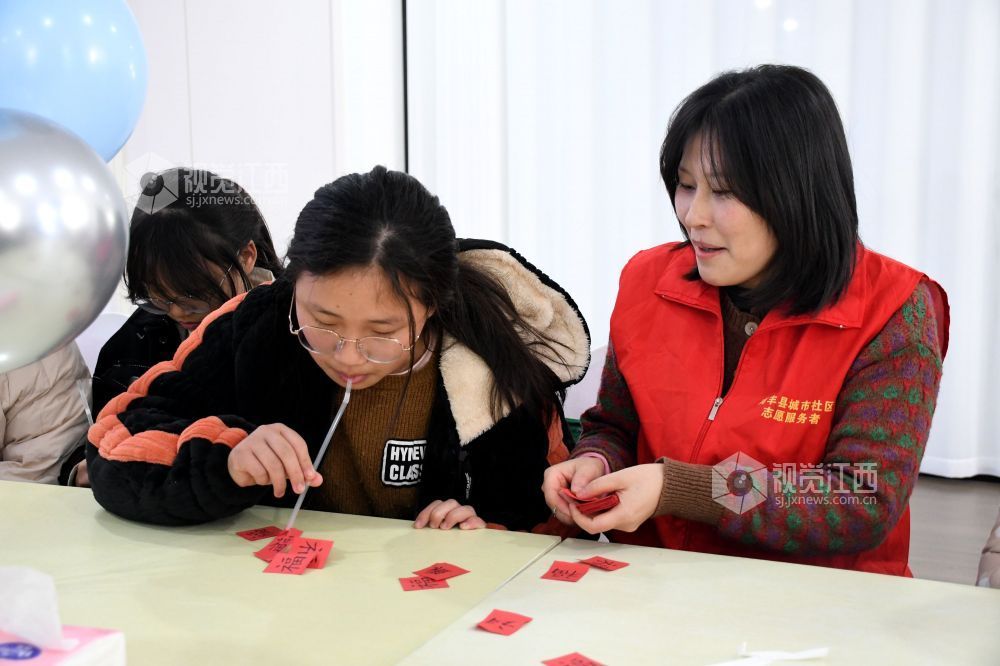 江西南丰：结对妈妈送关爱（图）