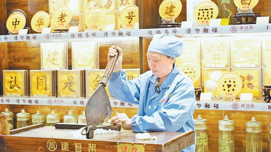 千年药刀对上现代直播：南城建昌帮的“逆生长”密码