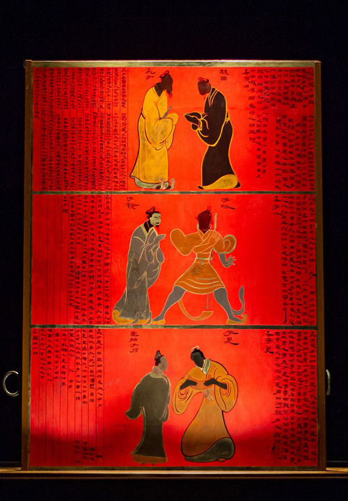 南昌汉代海昏侯国遗址博物馆展出的孔子衣镜（复制品）（资料照片）。新华社记者 袁慧晶 摄