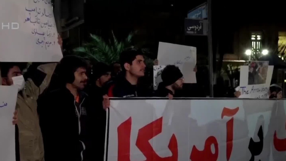 伊朗抗议持续，巴斯基民兵到英使馆外抗议