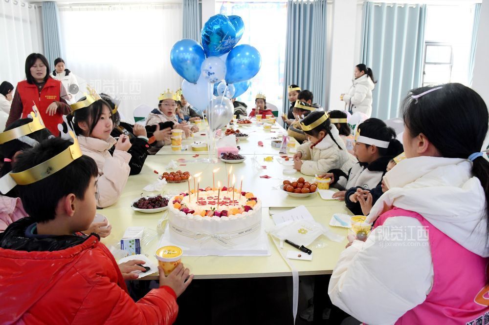 江西南丰：结对妈妈送关爱（图）