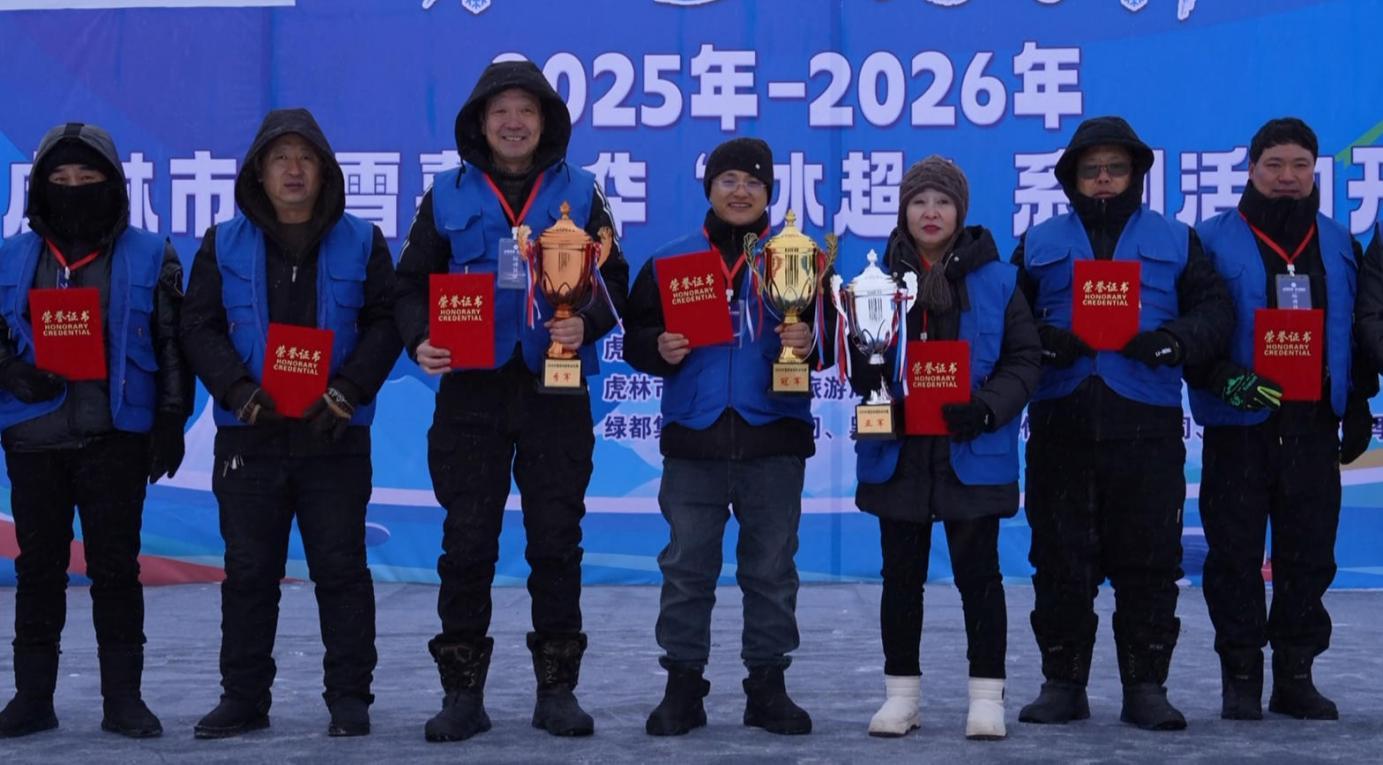 （获奖选手们合影留念）