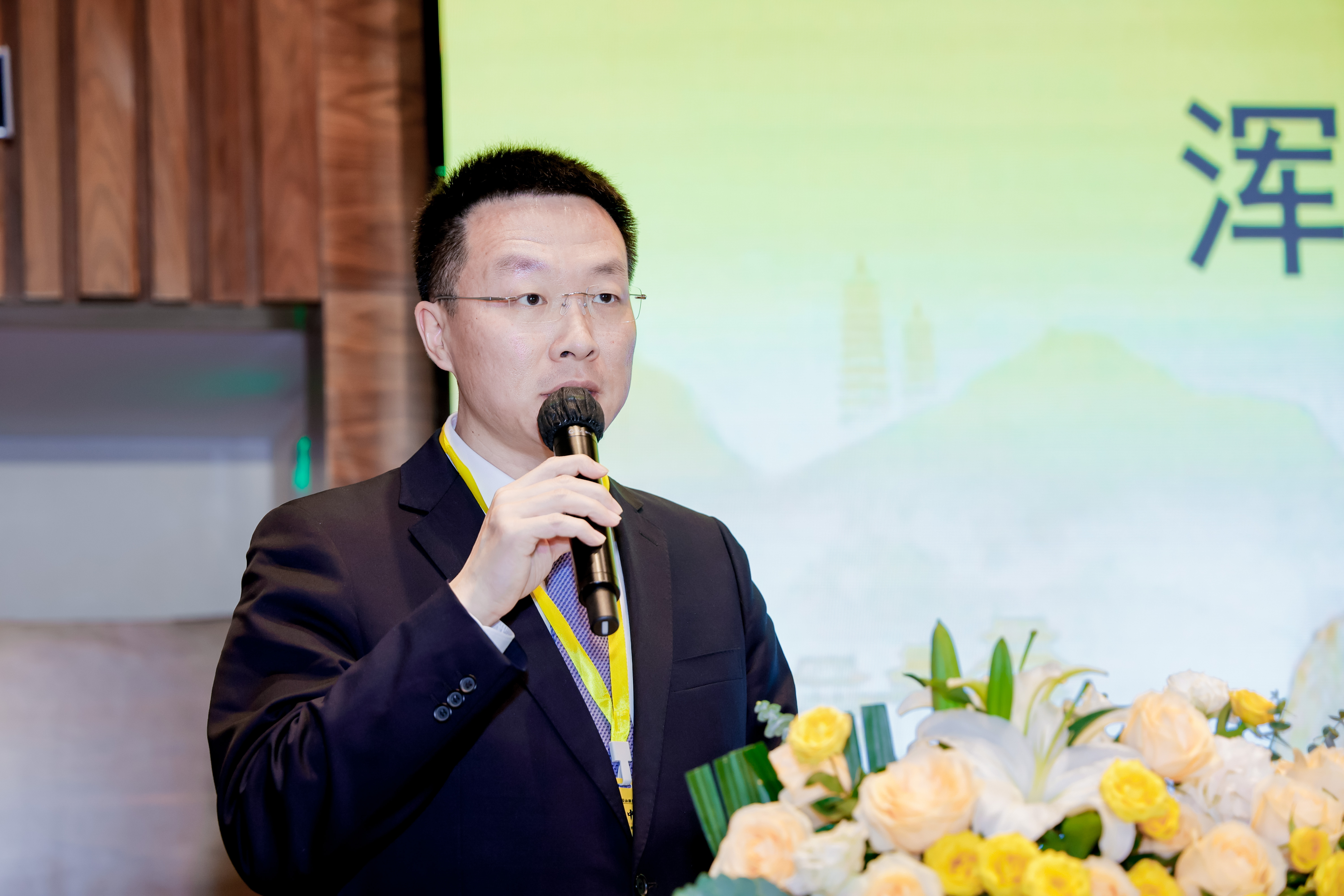 图：浑源县委常委、县政府副县长胡鹏致辞