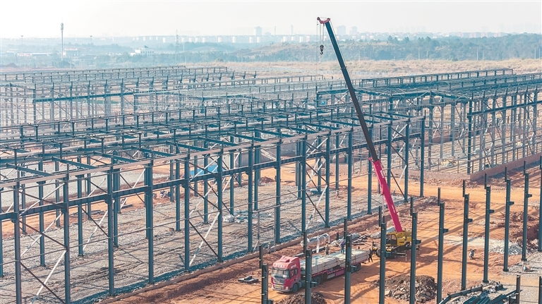 新余：厂房建设忙（图）