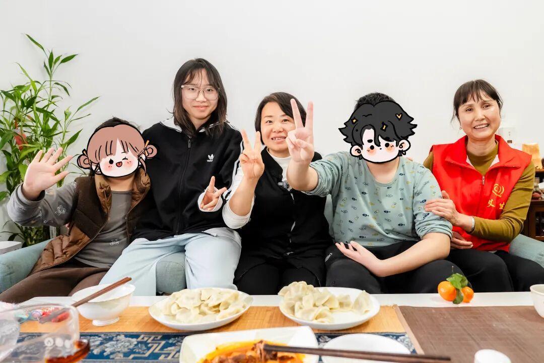 暖“心”闻:“回家”!吃饺子!一份特殊邀请暖透兄妹俩