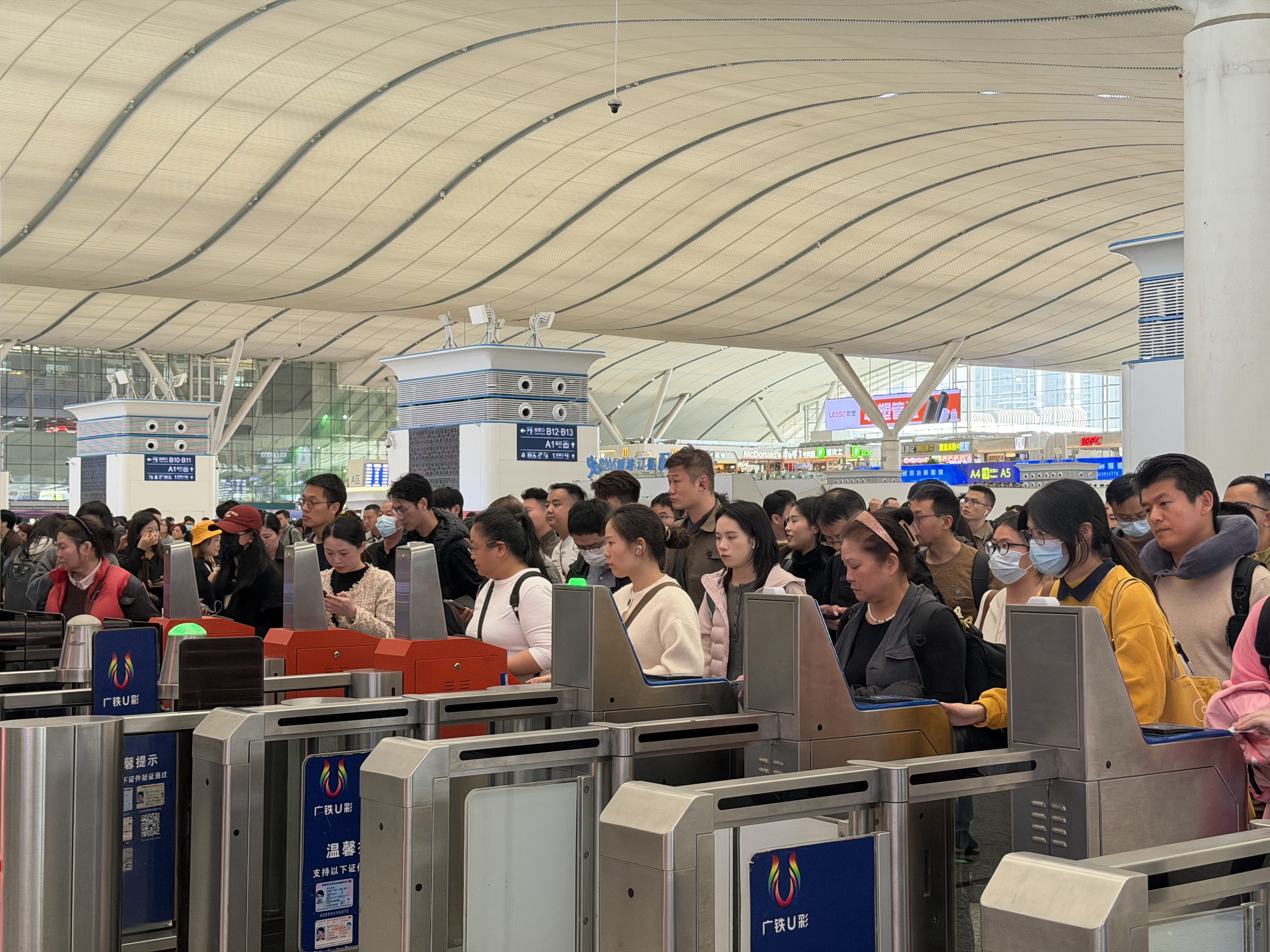 广深港高铁跨境客流破百万