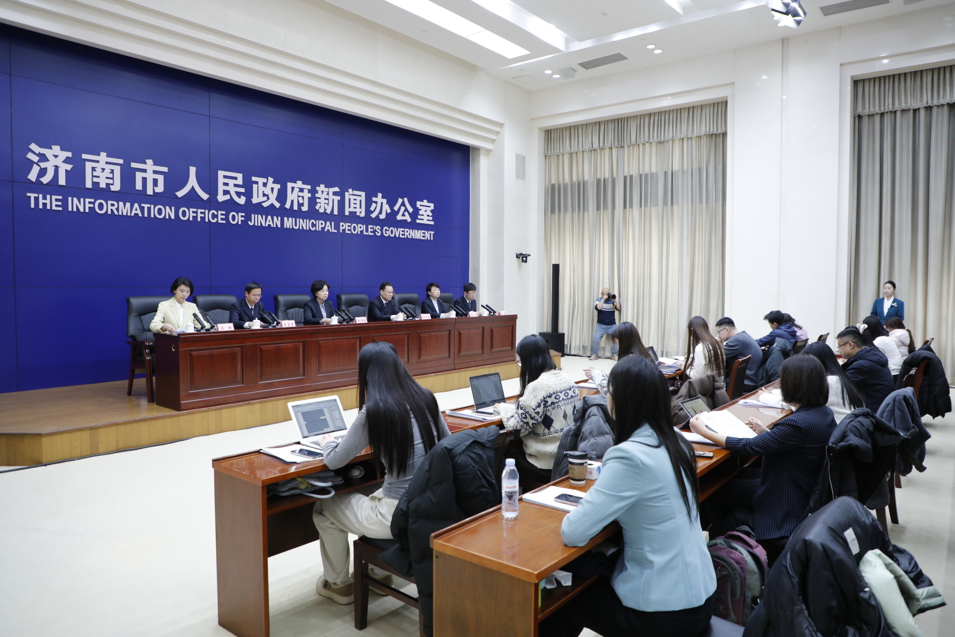 守牢安全底线！济南学校食堂和集体配餐单位“互联网+明厨亮灶”建成率100%